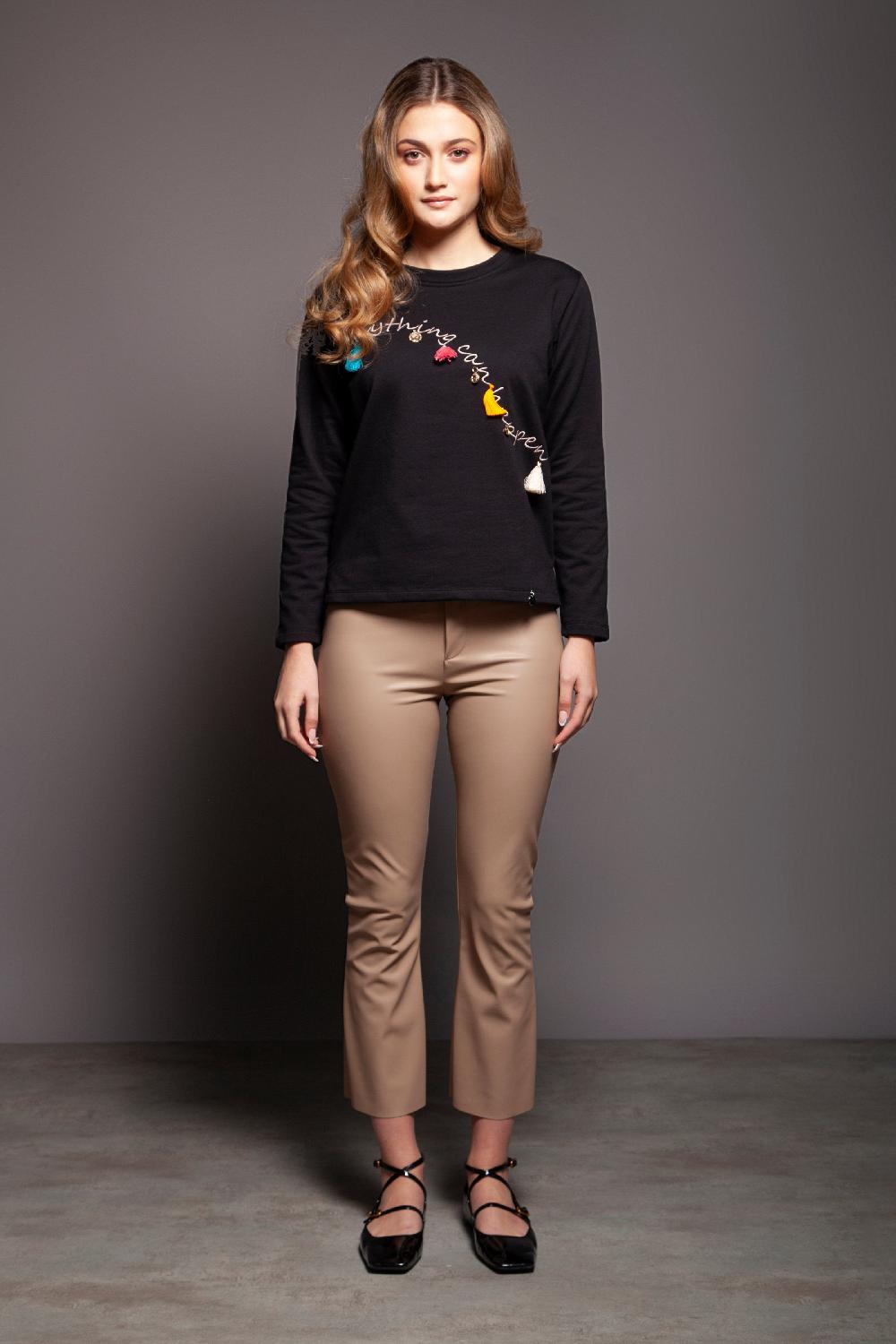 lolitas&l Camiseta negra frase bordada y pompones Lolitas&L