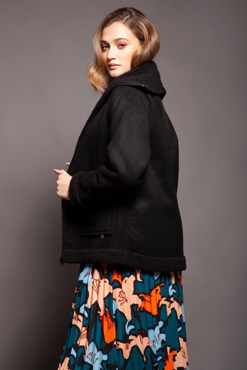 Lolitas&l Chaqueta Negra Piel Vuelta Con Bolsillos Y Cremallera Lolitas&L