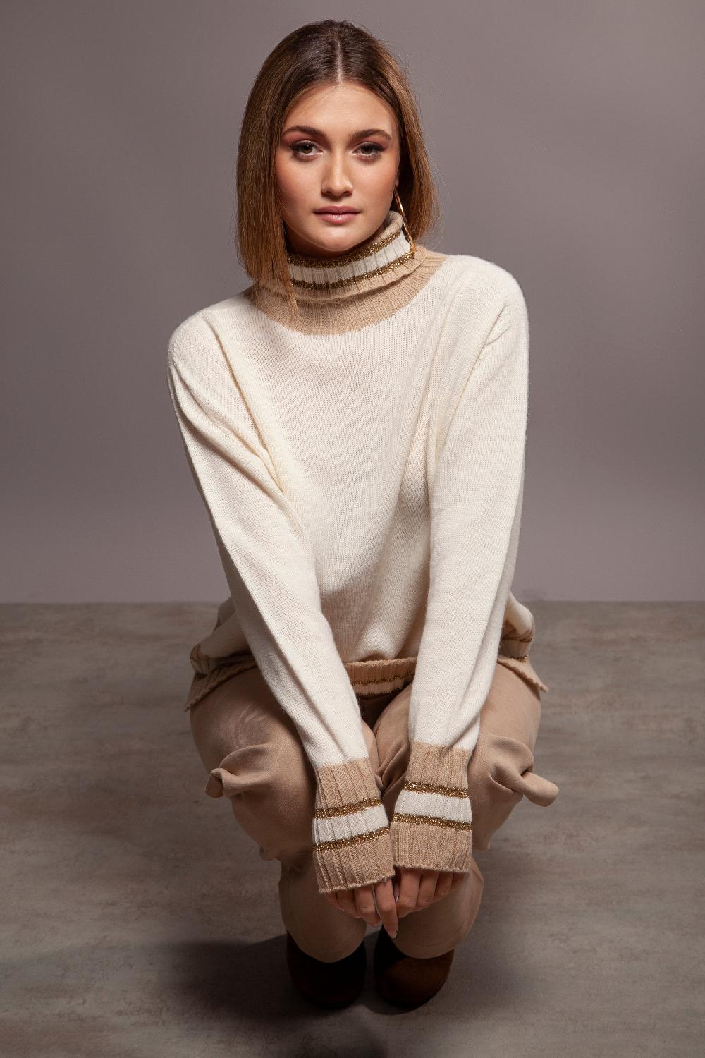 Lolitas&l Suéter Crema Con Elasticos En Contraste Beige Cuello Alto Lolitas&L
