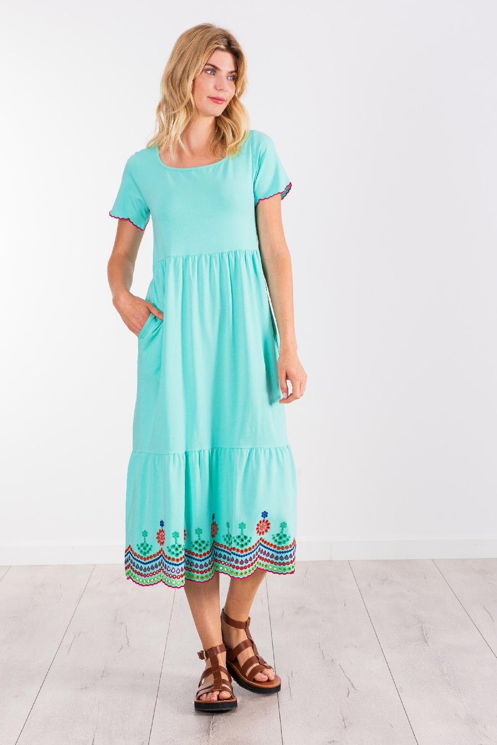 lolitas&l Vestido largo verde menta con bordado multicolor LolitasyL