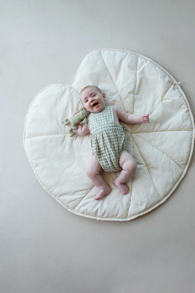 Lorena Canals ALFOMBRA DE JUEGO LAVABLE WATER LILY NATURAL