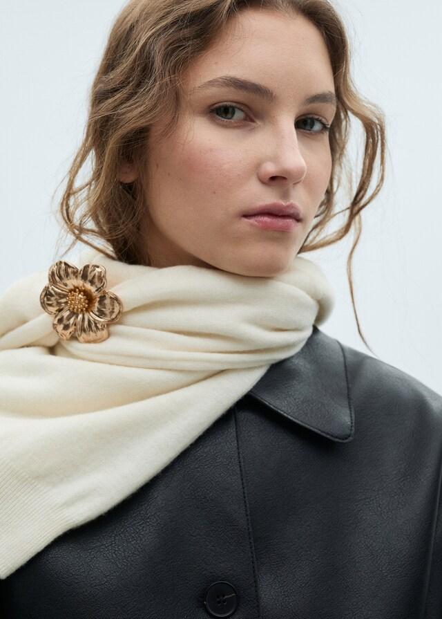 mango Broche metálico flor