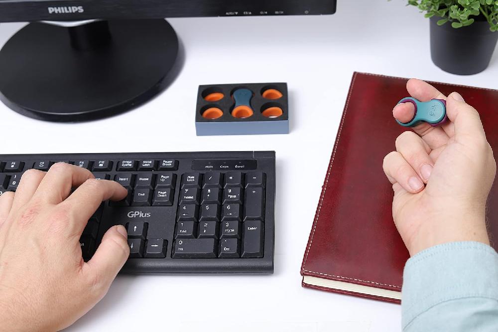 Nacnic Yogi Juguete Antiestrés Hilanderos Para Adultos Alivio De La Ansiedad ADHD Add Y Autismo Juguetes Silenciosos Para Adultos Y Niños Cinco Tamaños De Anillos Paquete De 2