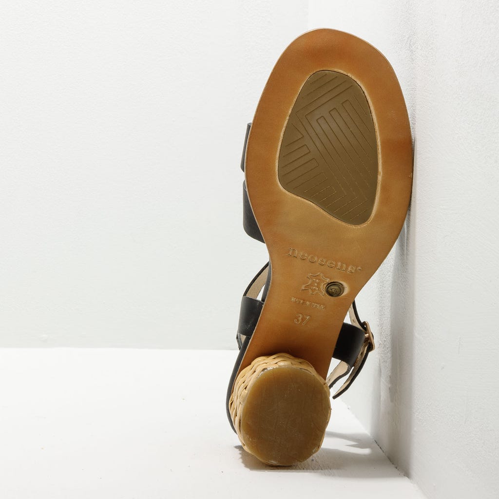 Neosens S3302 RESTORED SKIN BROWN /MALVASIA