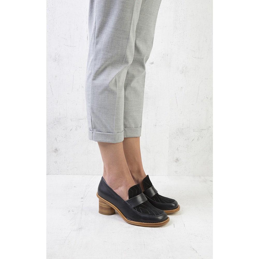 Neosens S567 RESTORED SKIN-VESUBIO EBONY / DEBINA