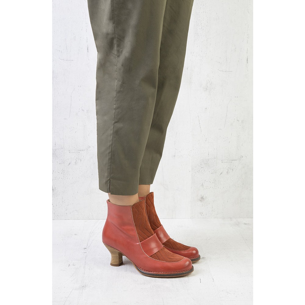 Neosens S834 RESTORED SKIN-VESUBIO EBONY/ ROCOCO