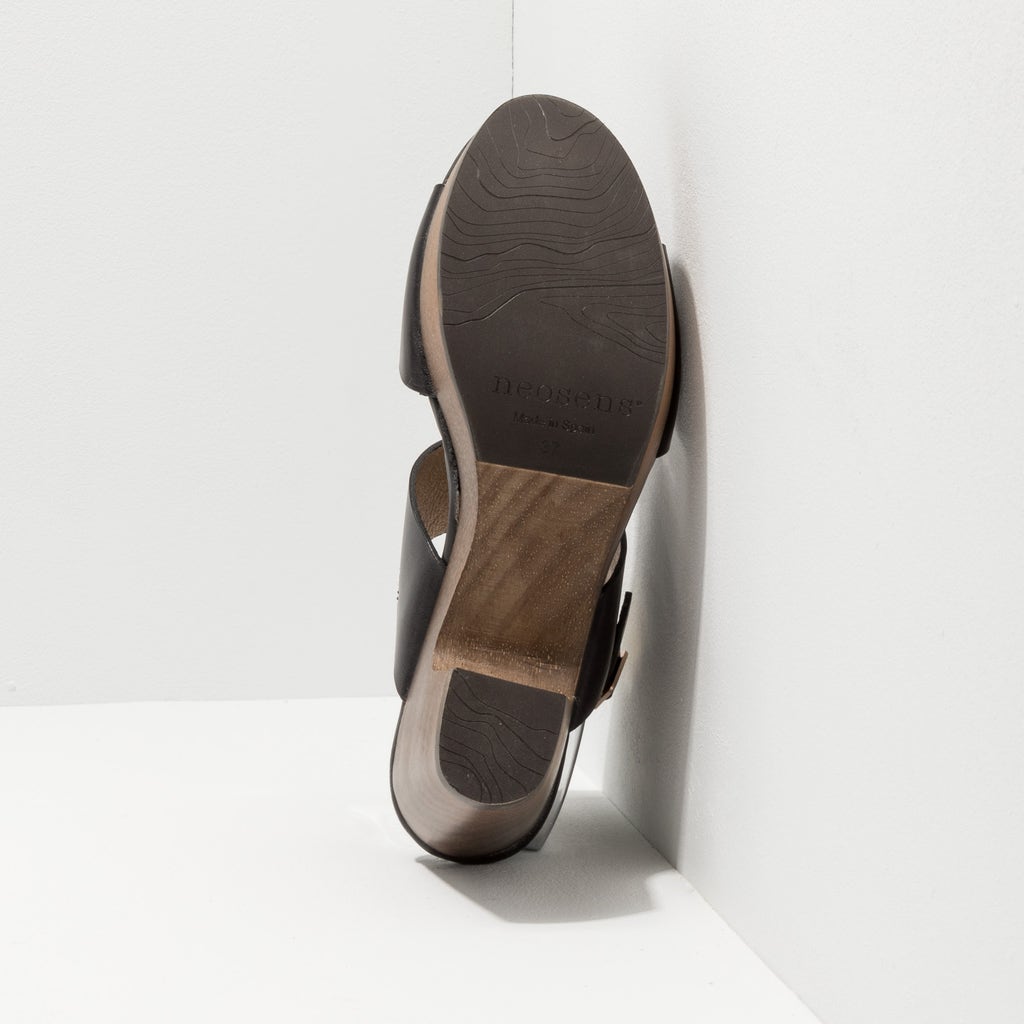 Neosens S3270A RESTORED SKIN EBONY/ ST.LAURENT SANDAL
