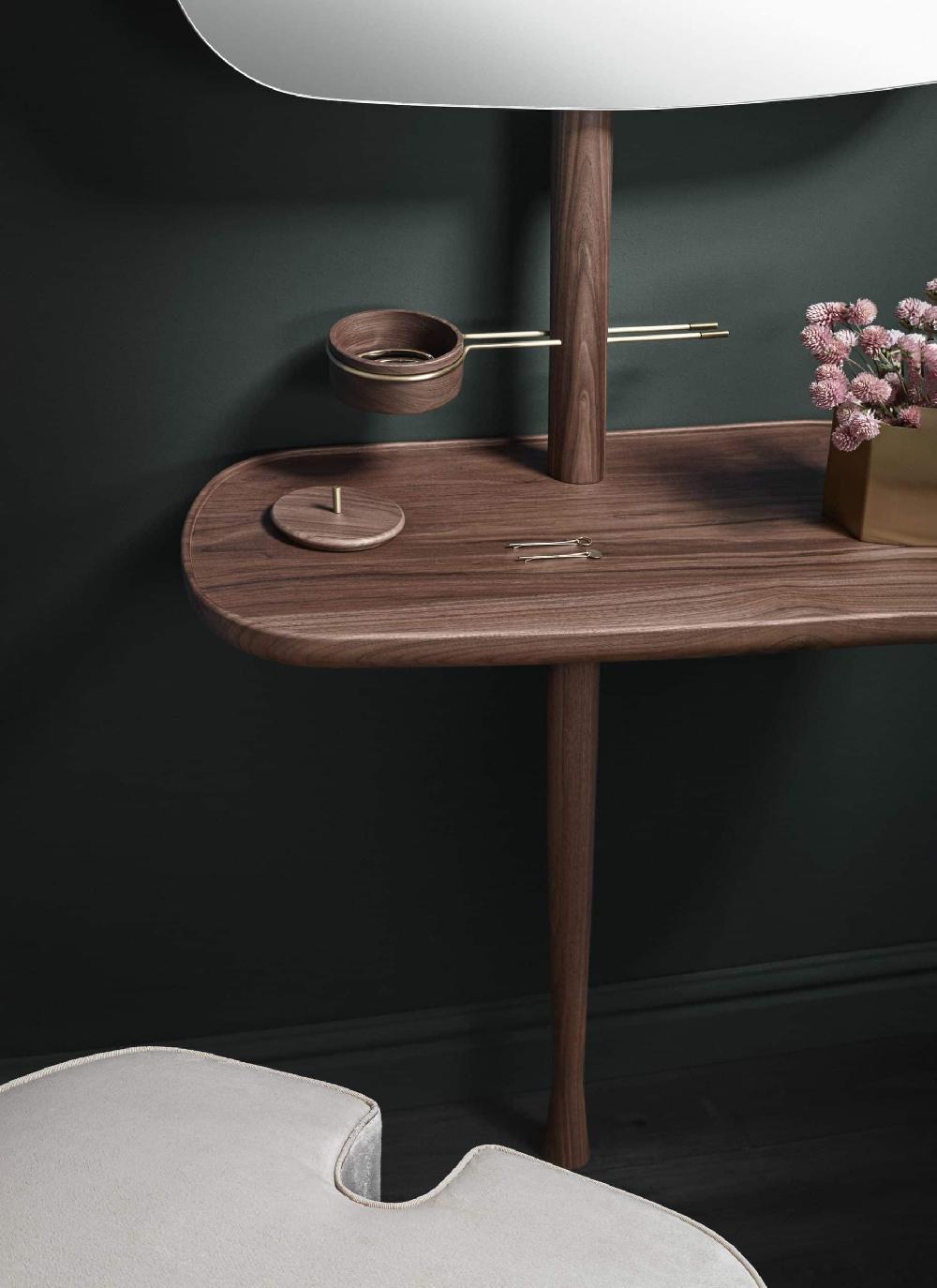 nomon Dressing table with cream pouf