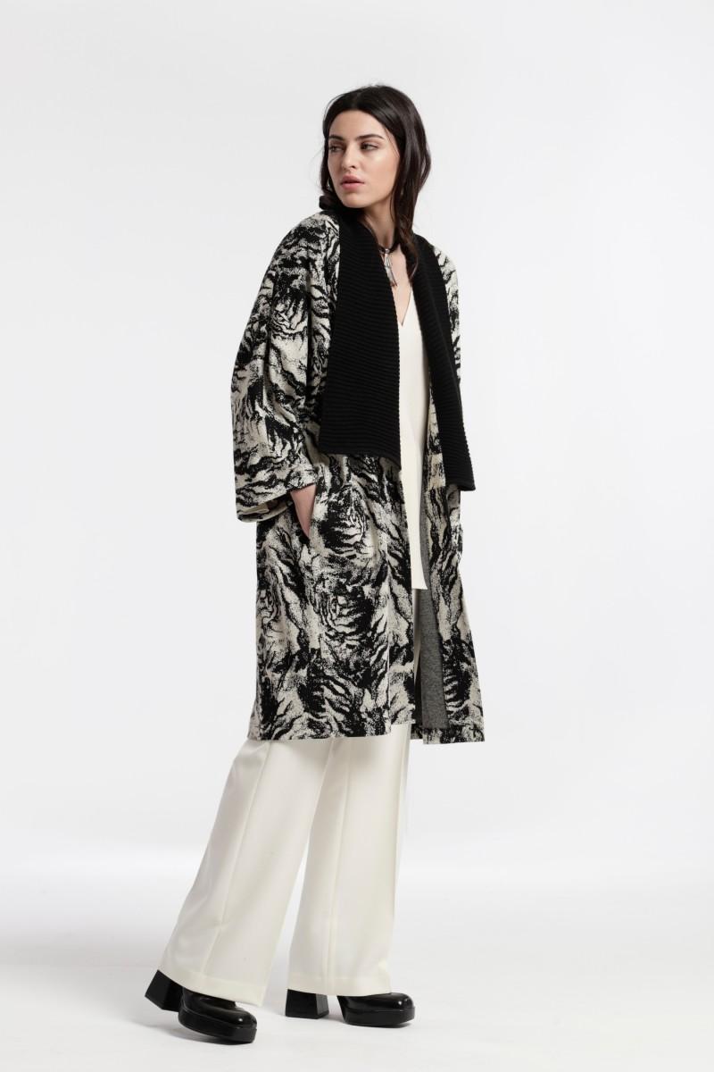 Oky Coky ABRIGO MANGA RANGLAN PUNTO JACQUARD FLORES