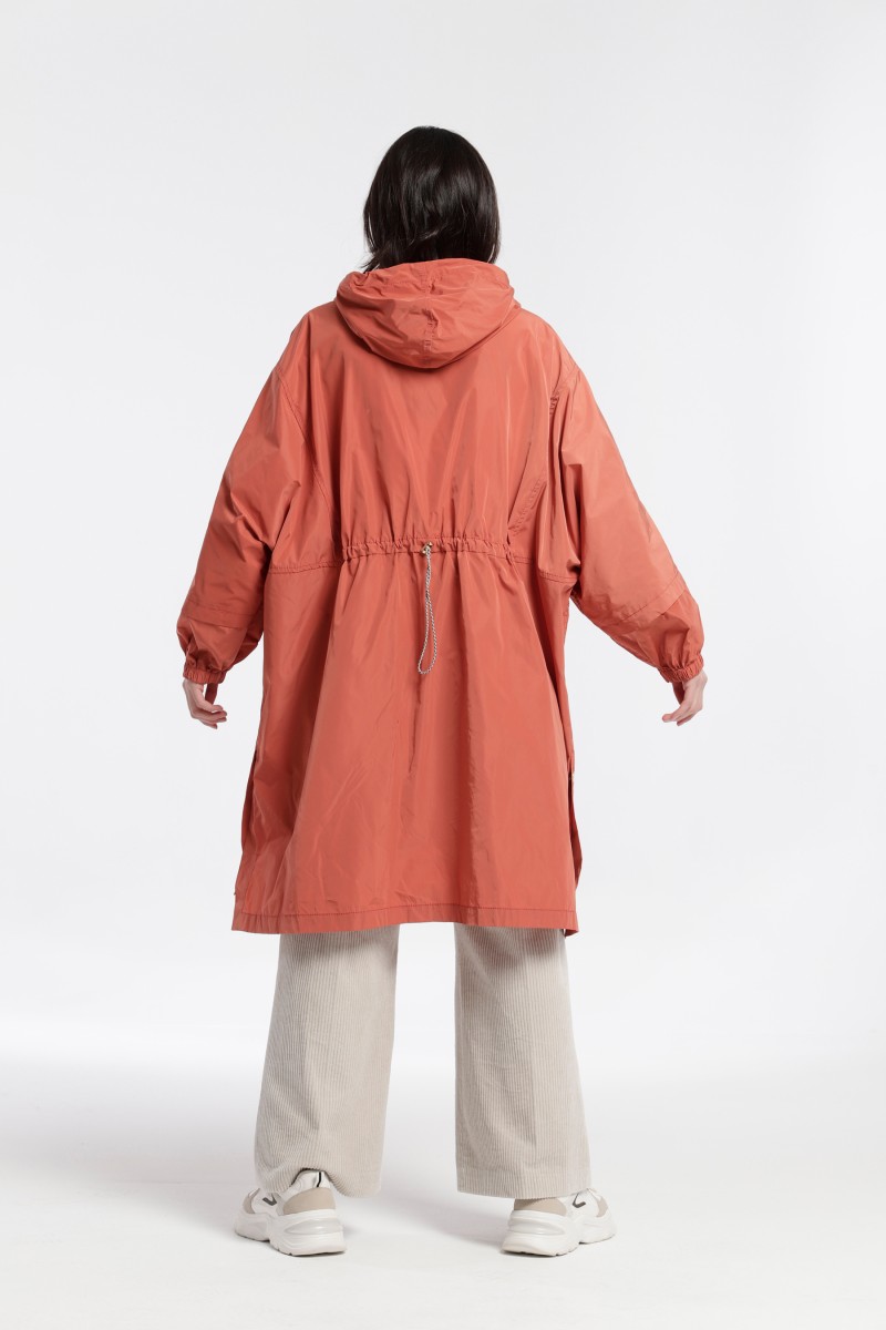 Oky Coky CAPA MURAL OVERSIZE CON CAPUCHA TECNICO WATERPROOF