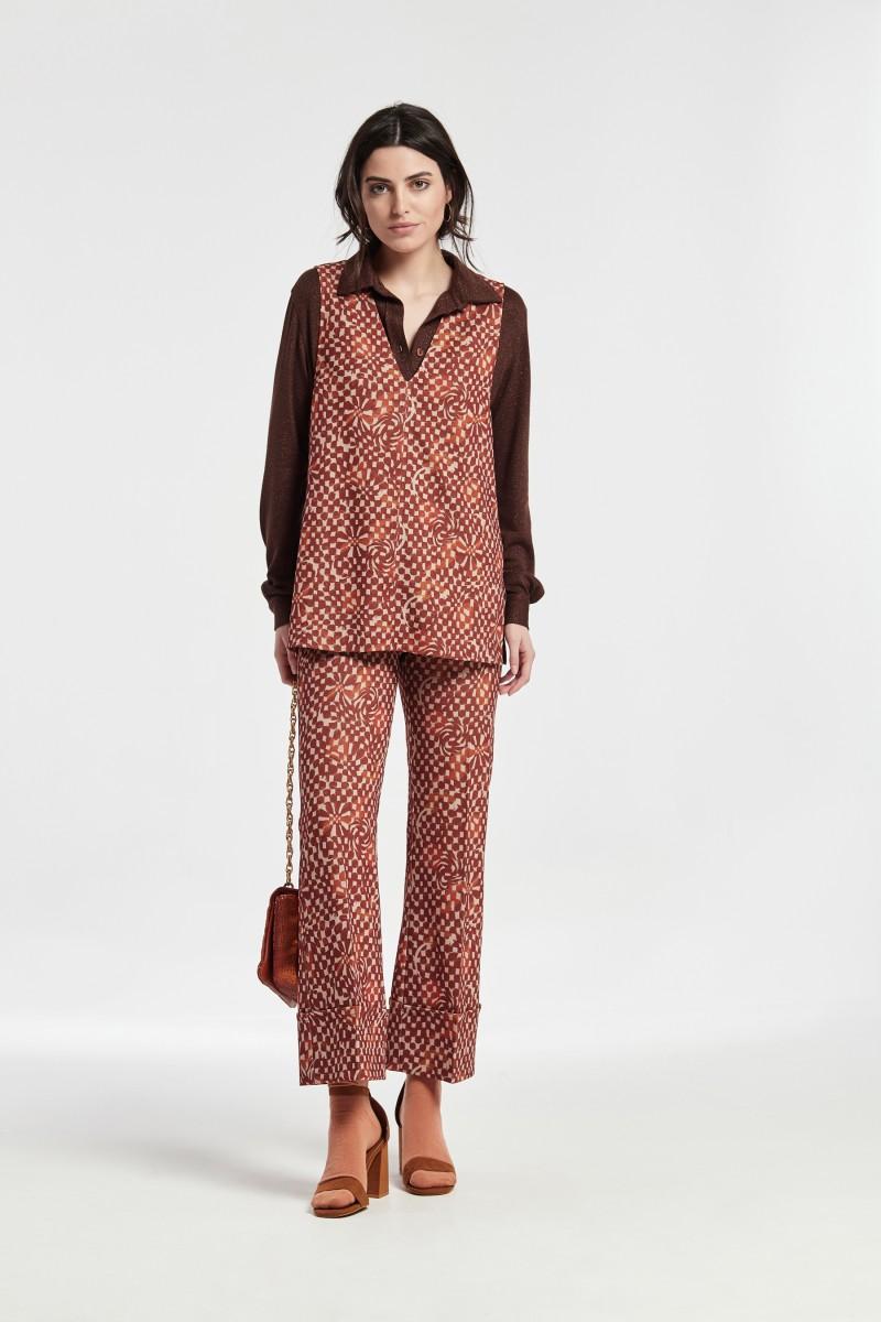 Oky Coky CHALECO ESCOTE PICO BENNY ESTAMPADO DOBLE CARA