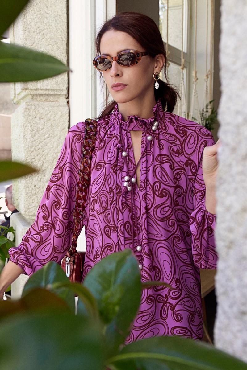 oky coky BLUSA CUELLO FRUNCIDO GASA ESTAMPADA