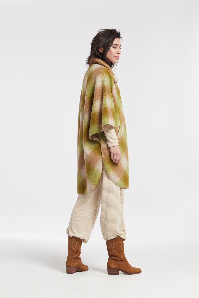 Oky Coky CAPA LUNES CON BOTONES CUADRO DE LANA