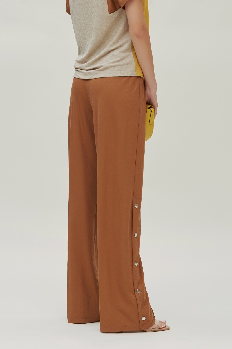 Oky Coky PANTALÓN BROCHES LATERALES