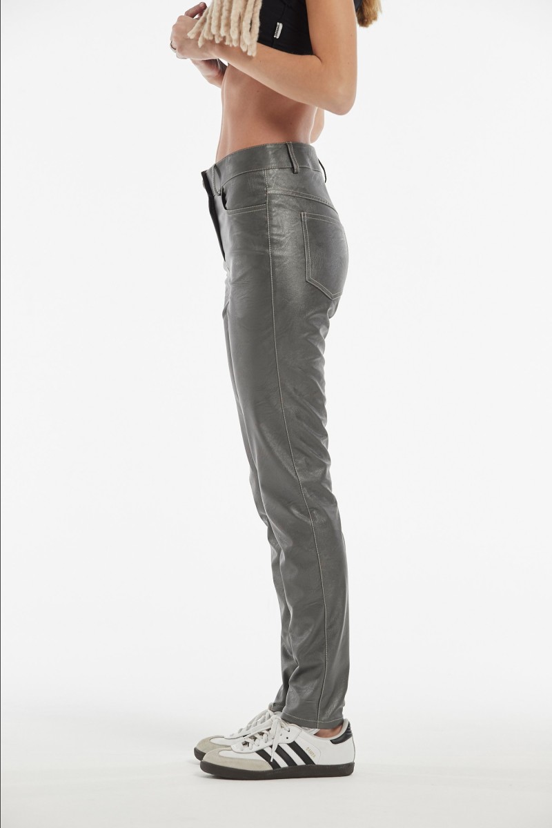 Oky Coky PANTALÓN FRESA EFECTO PIEL LAMINADO METAL