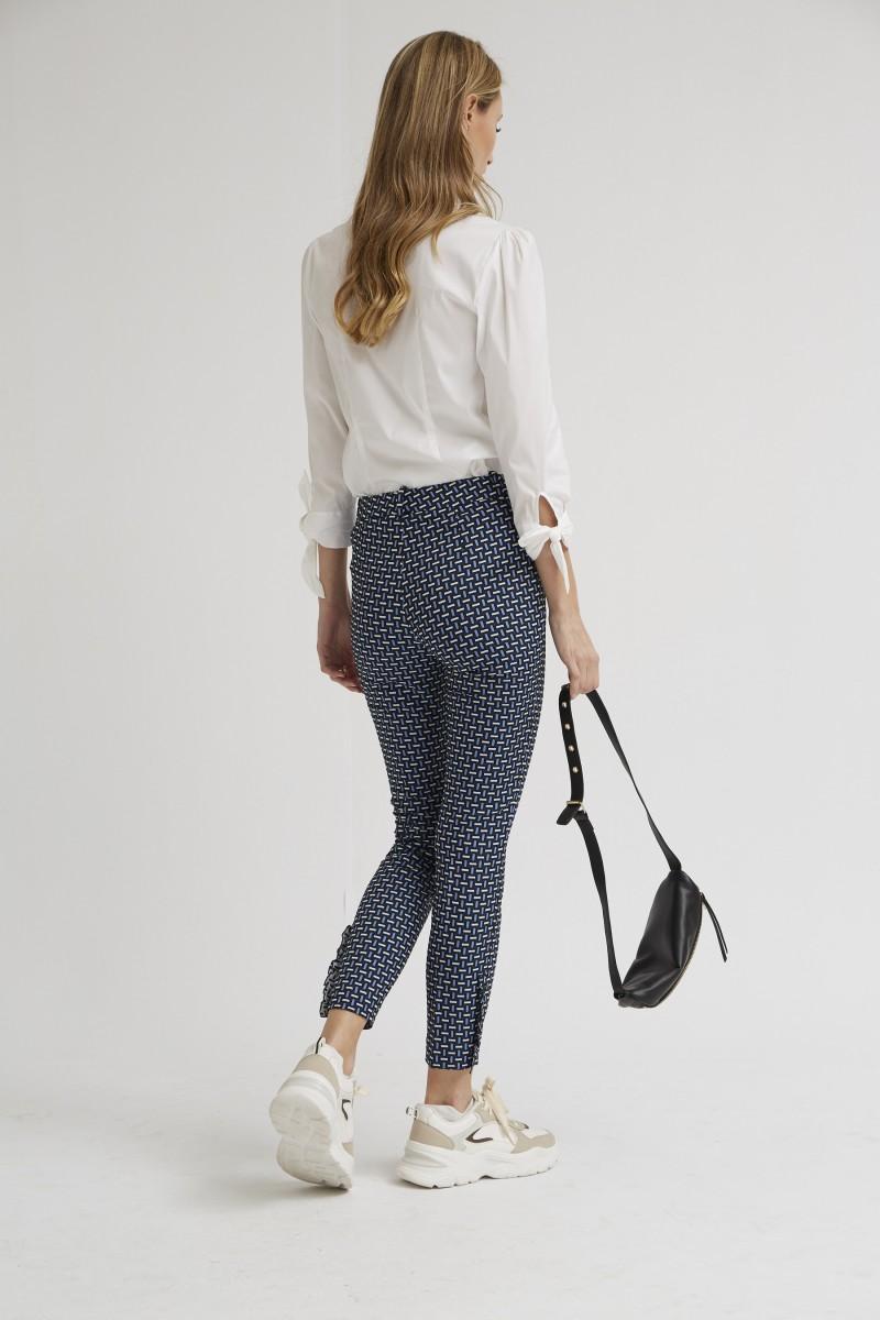 Oky Coky PANTALÓN AJUSTADO VOLANTE BAJO JACQUARD ELÁSTICO