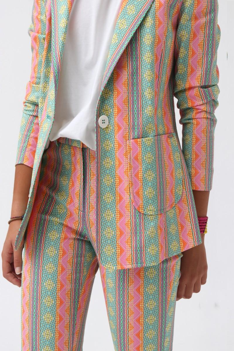 Oky Coky PANTALÓN AJUSTADO VOLANTE BAJO PIQUÉ ESTAMPADO