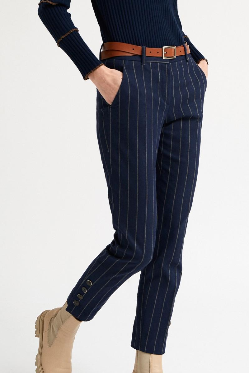 Oky Coky PANTALÓN SASTRE BOTONES BAJO RAYA DIPLOMÁTICA