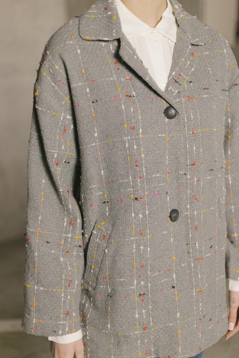 Pan Producto Básico Abrigo Gris Hilos Colores