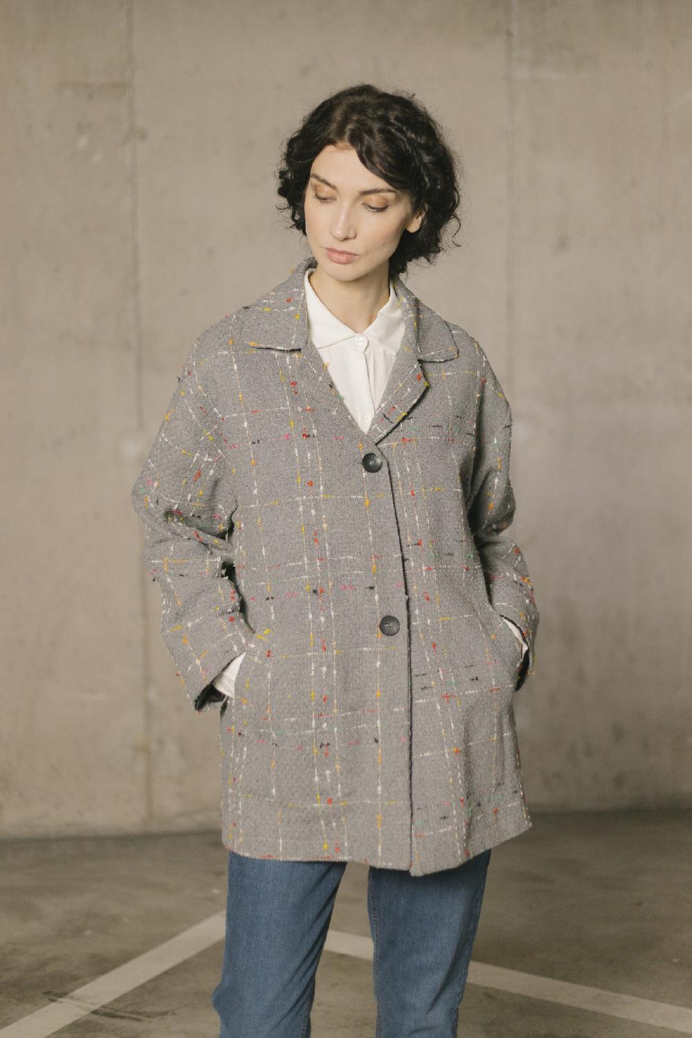 pan producto básico Abrigo gris hilos colores