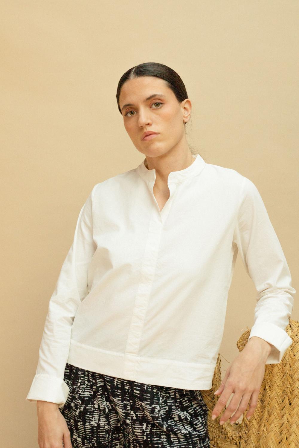 pan producto básico Blusa blanca cuello mao
