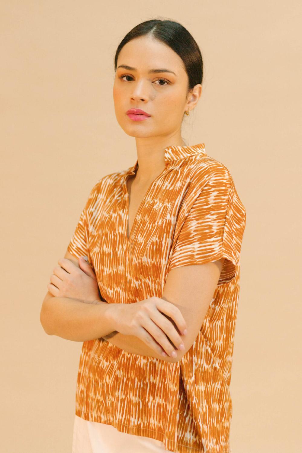 Pan Producto Básico Blusa Fluida Estampado Teja