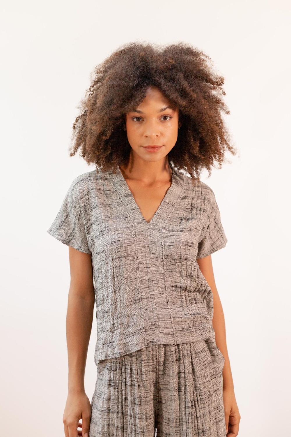 pan producto básico Blusa jaspeada negro y crudo