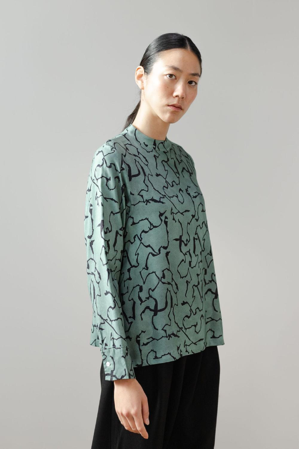 pan producto básico Blusa verde estampada