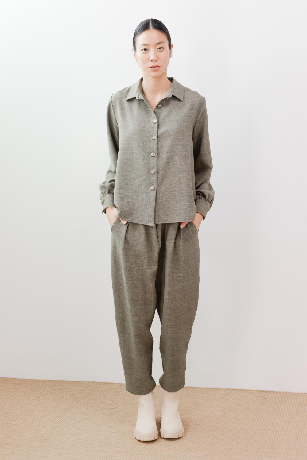 Pan Producto Básico Camisa Verde Seco