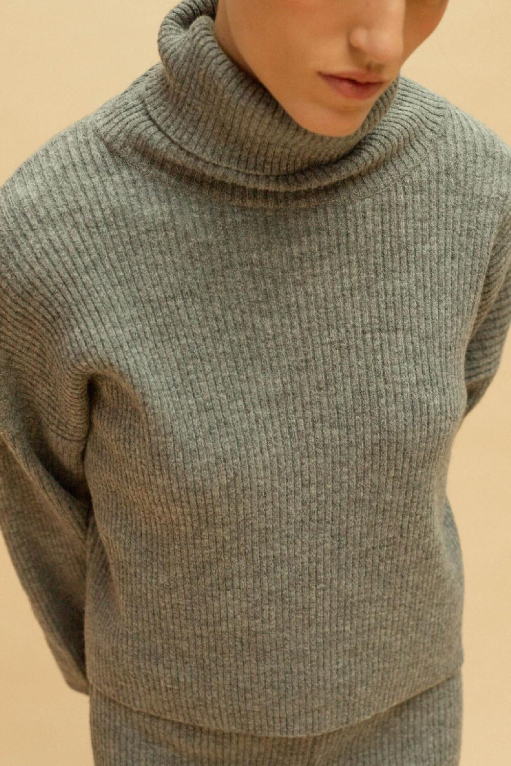 Pan Producto Básico Jersey Cuello Vuelto Gris