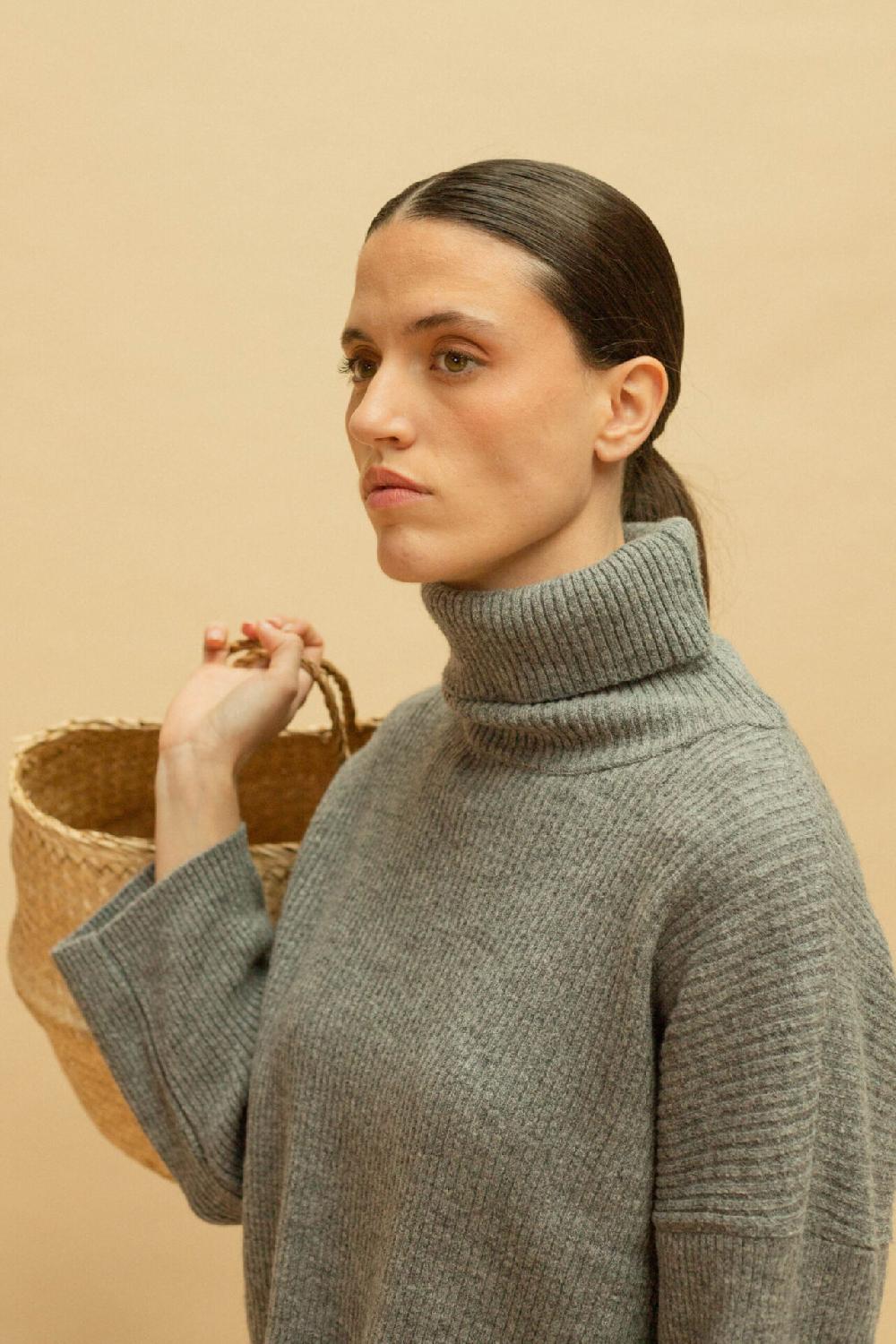 pan producto básico Jersey cuello vuelto gris