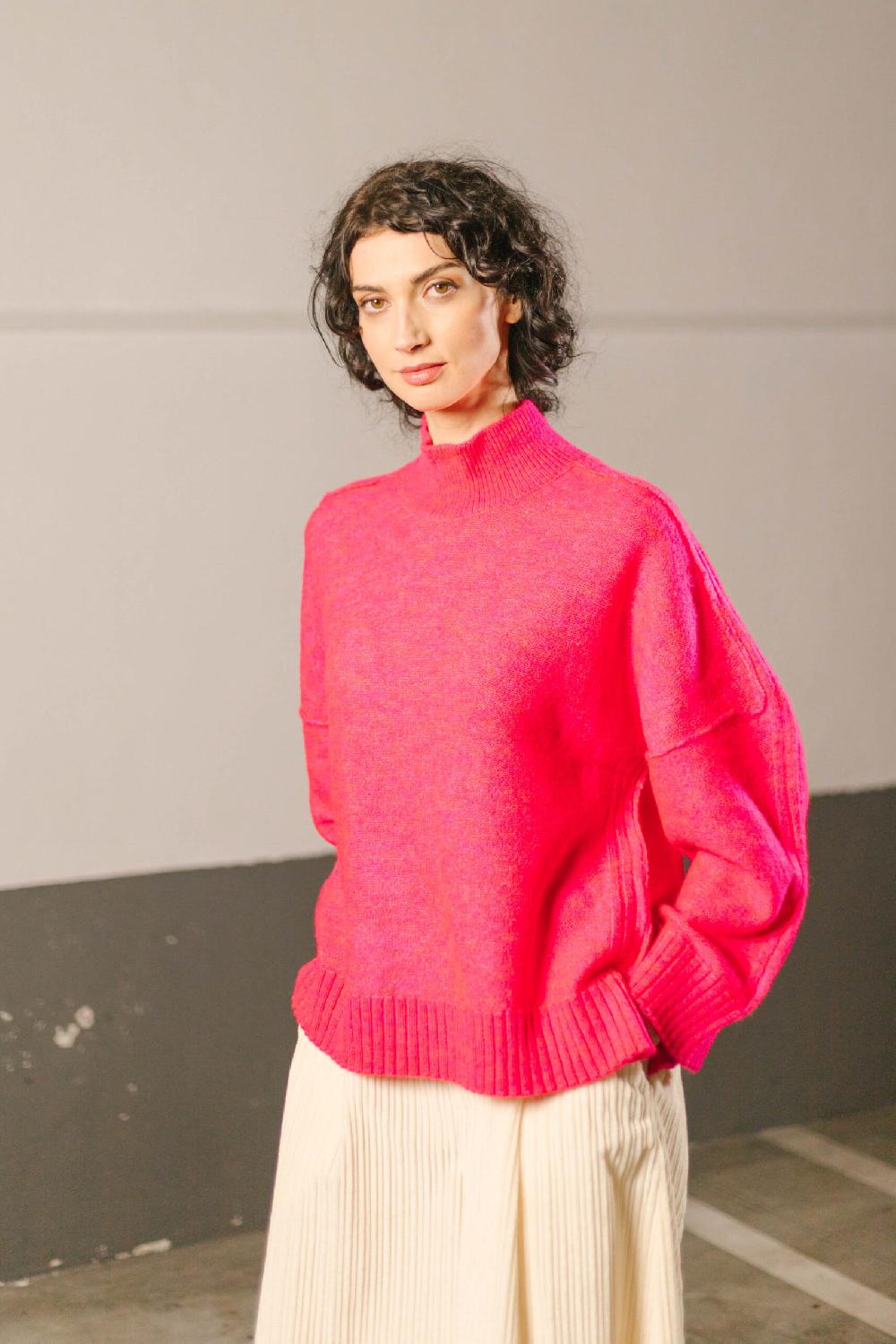 pan producto básico Jersey fucsia cuello alto