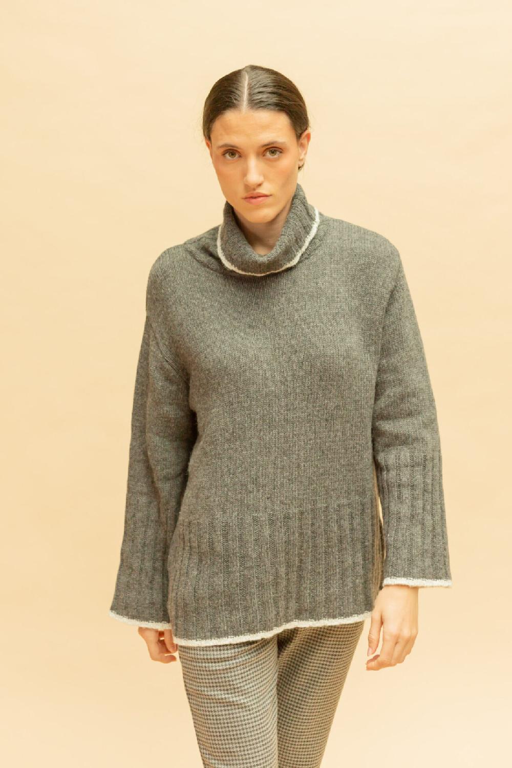 Pan Producto Básico Jersey Gris Cuello Vuelto