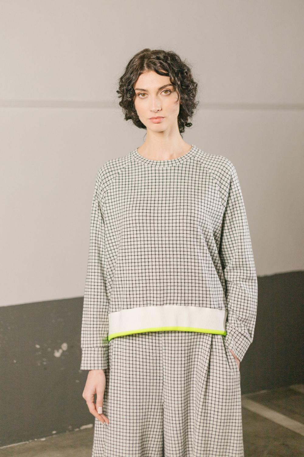 pan producto básico Sudadera cuadritos y flúor