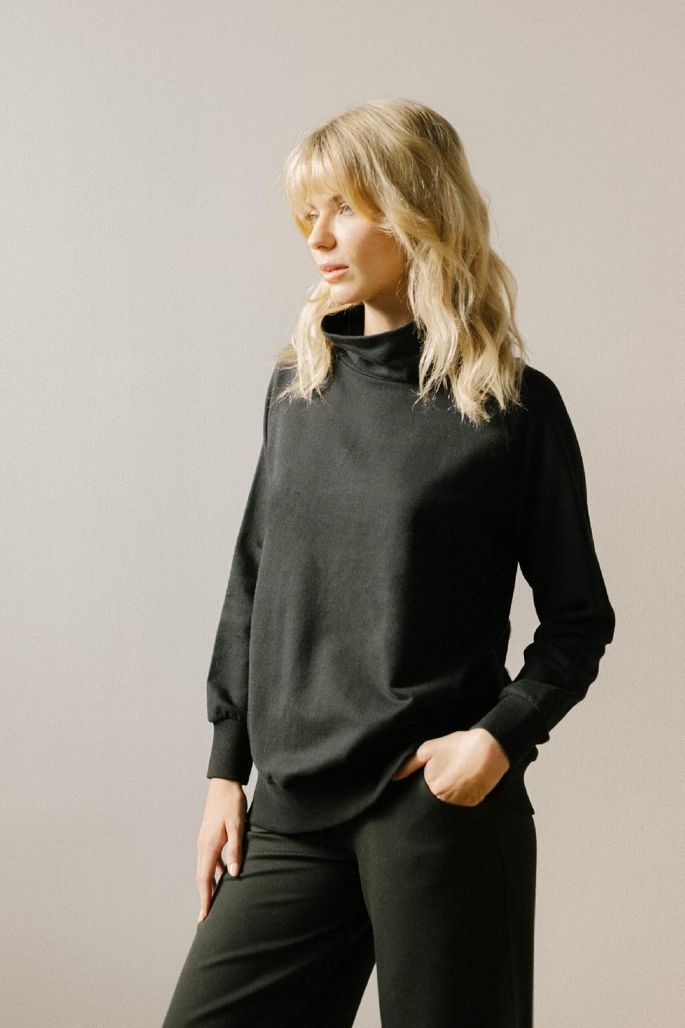 Pan Producto Básico Sudadera Negra Cuello Alto