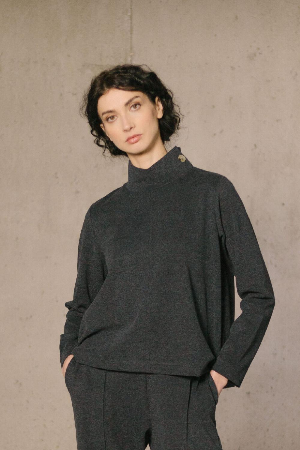 Pan Producto Básico Top Gris Cuello Chimenea