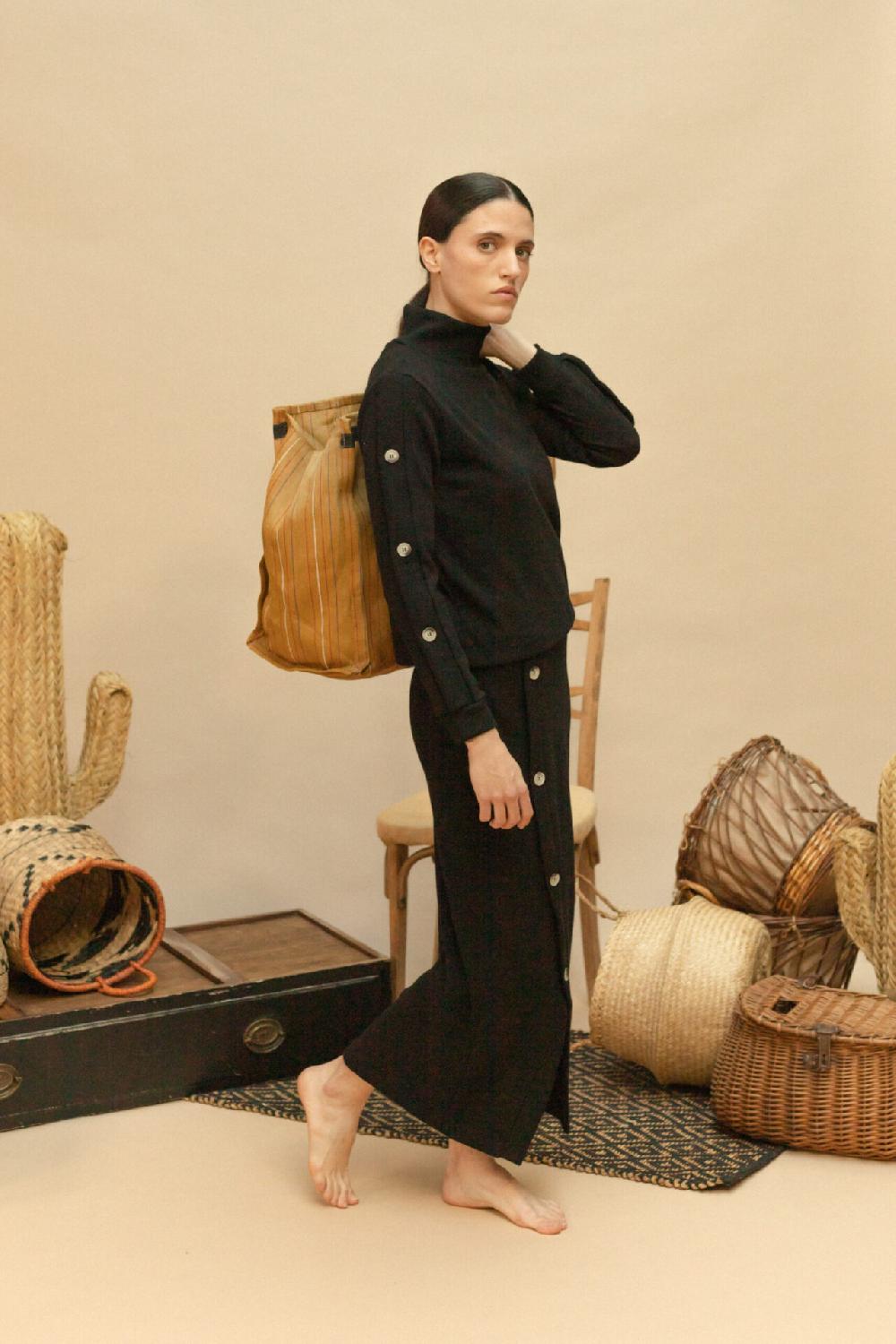 Pan Producto Básico Top Negro Botones