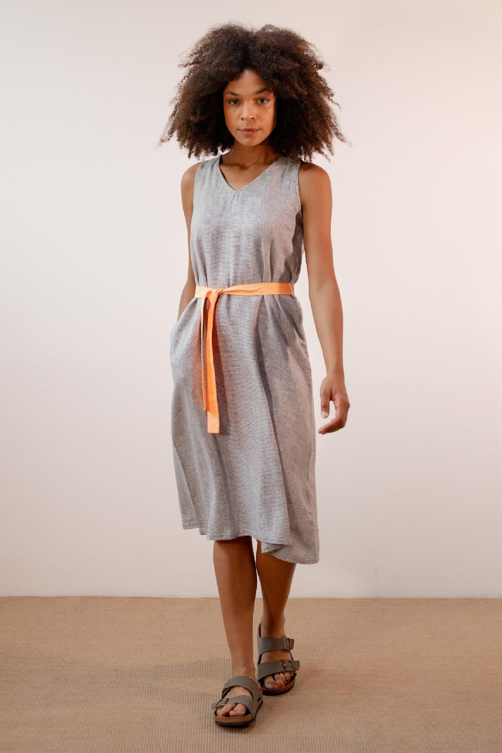 pan producto básico Vestido azul cinturón flúor