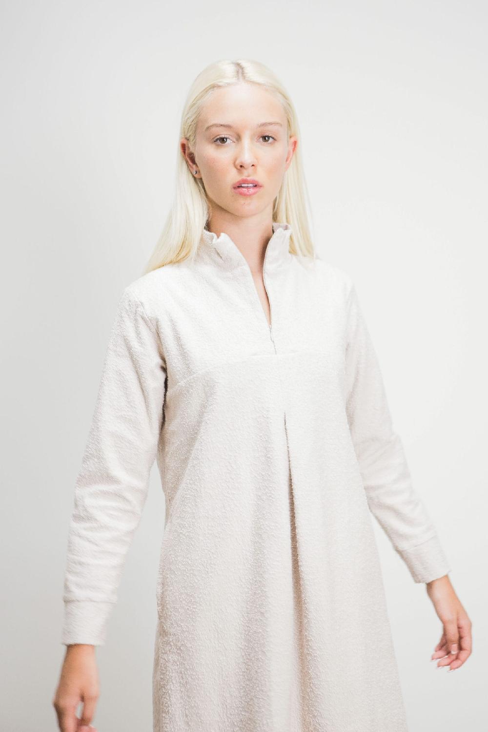 Pan Producto Básico Vestido Beige Textura Rugosa