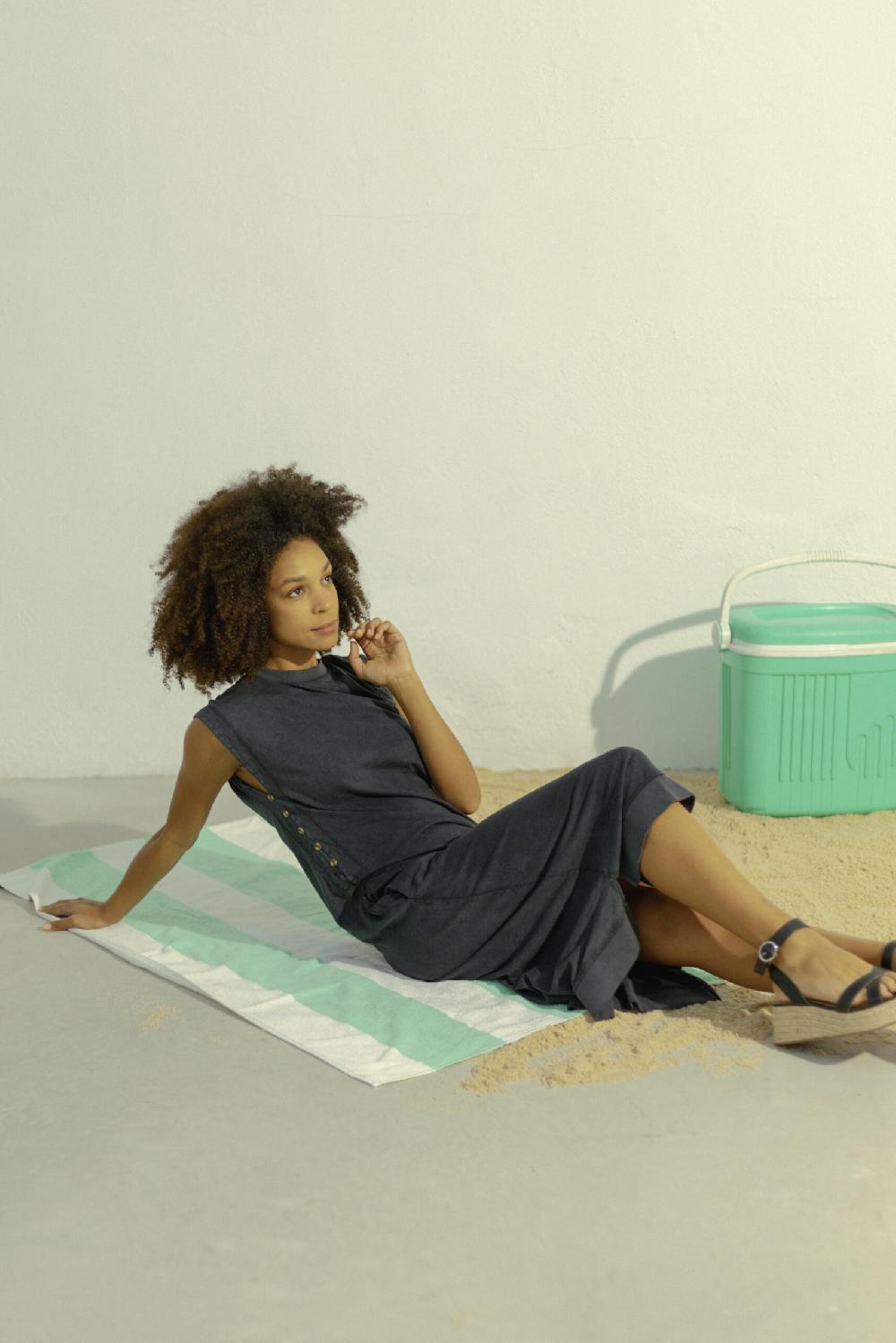 pan producto básico Vestido negro botones