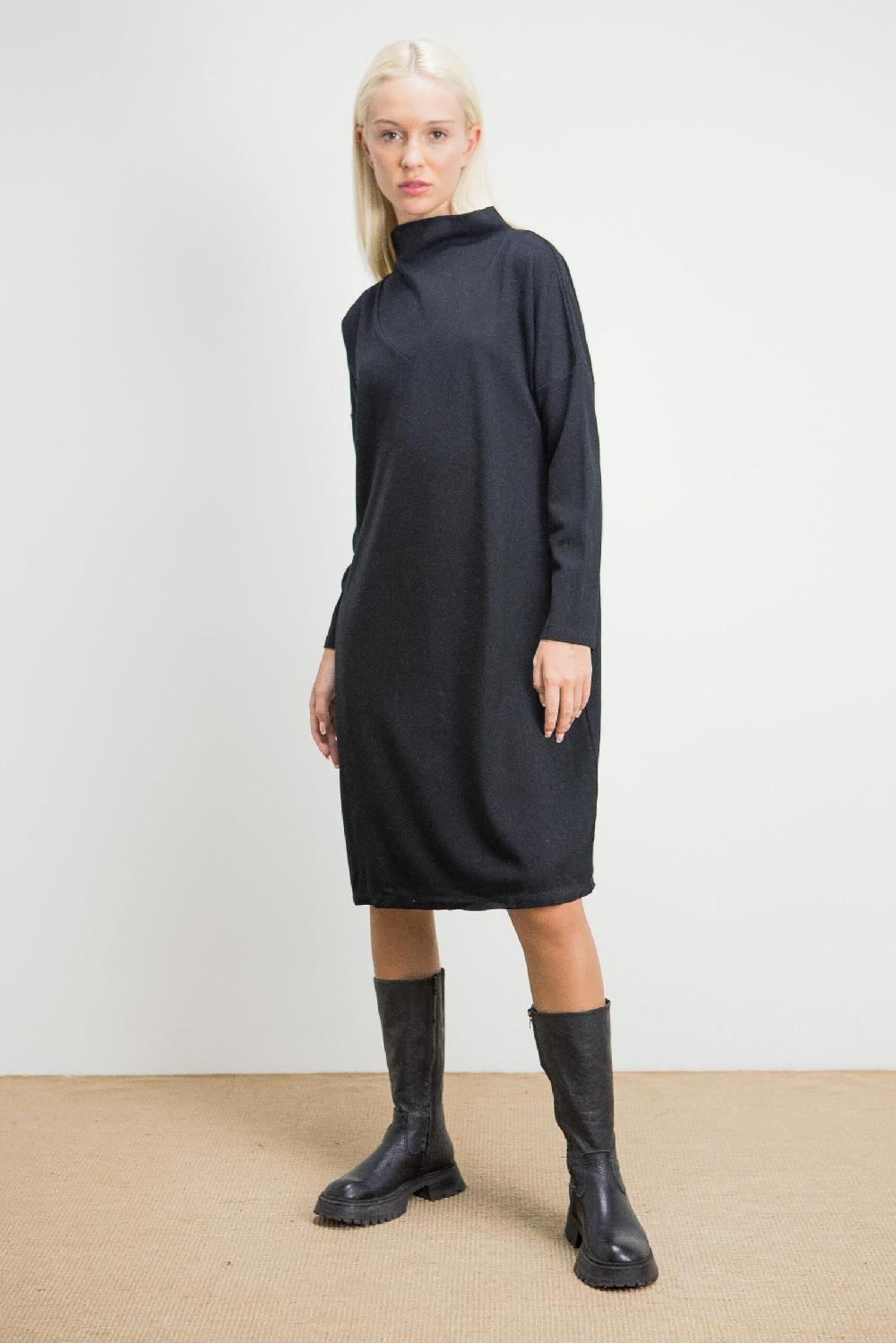 Pan Producto Básico Vestido Negro Cuello Chimenea