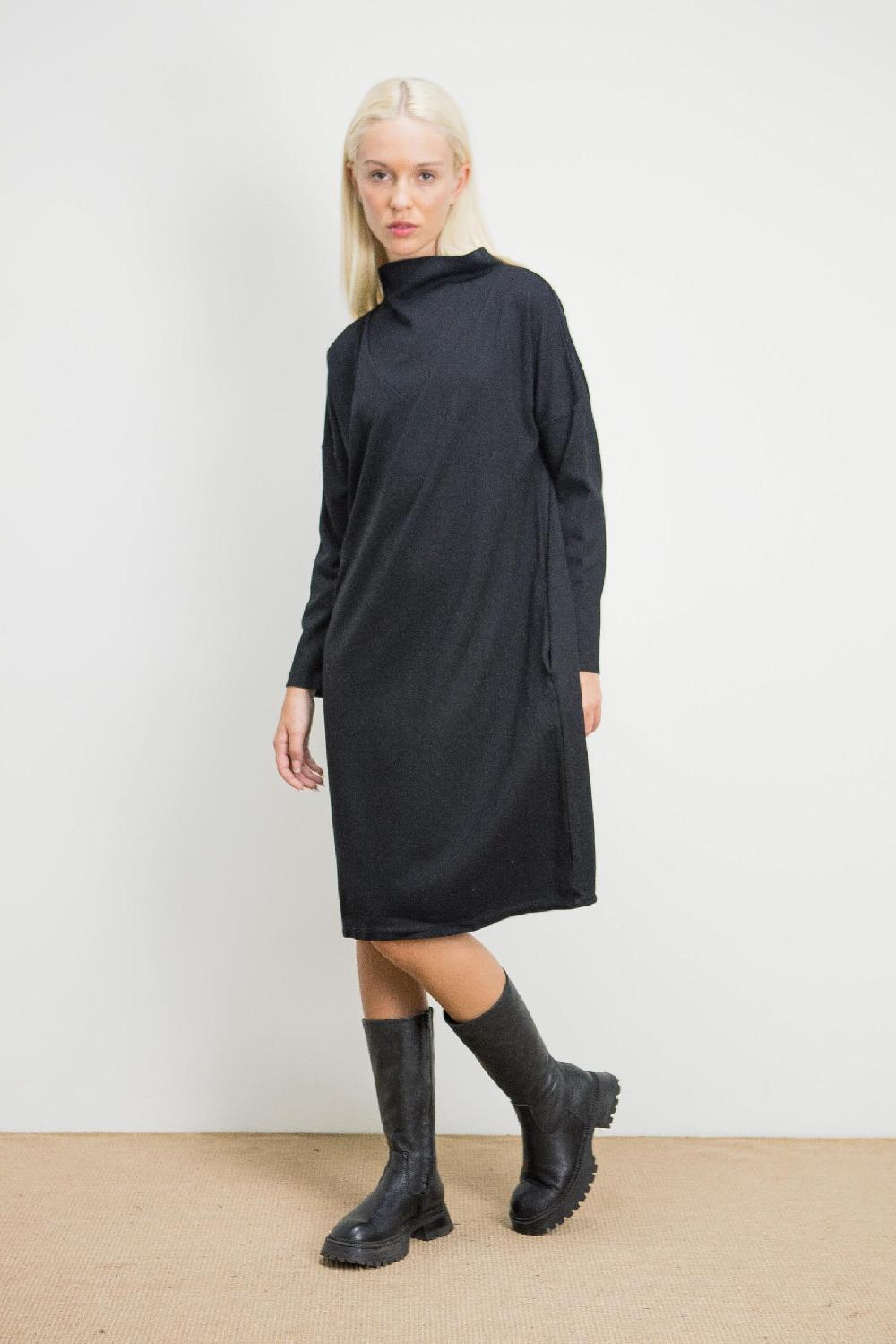 Pan Producto Básico Vestido Negro Cuello Chimenea