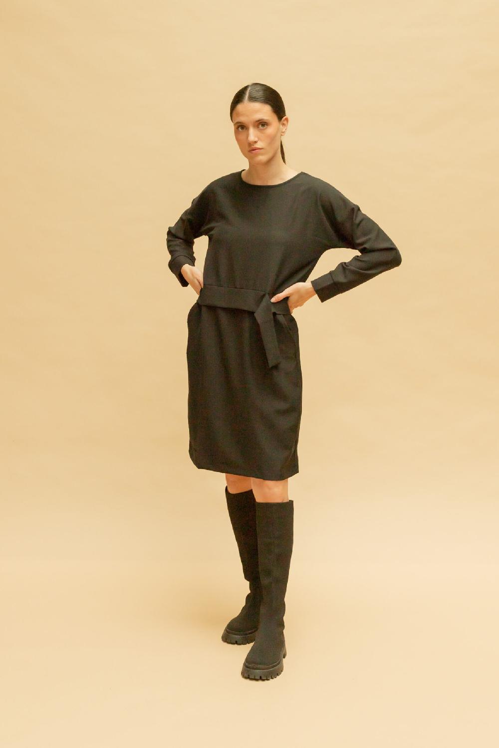 Pan Producto Básico Vestido Negro Detalles Cinturón