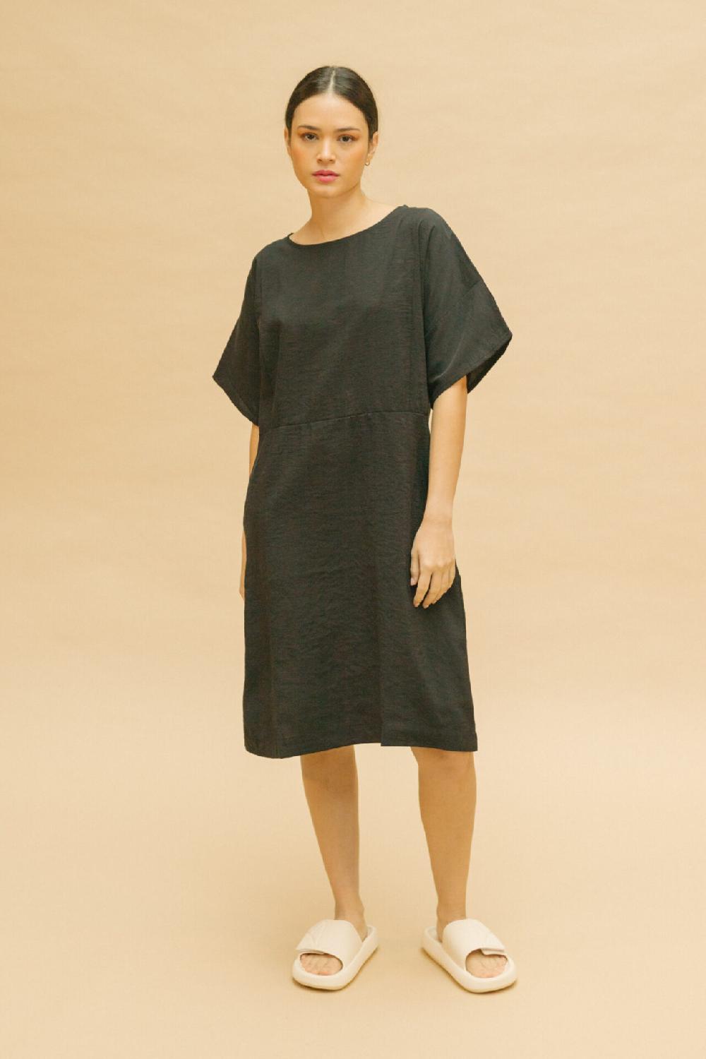 Pan Producto Básico Vestido Negro Oversize Con Cinturón