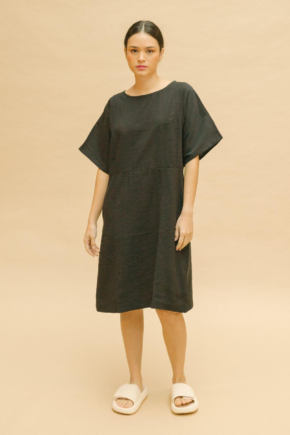 Pan Producto Básico Vestido Negro Oversize Con Cinturón