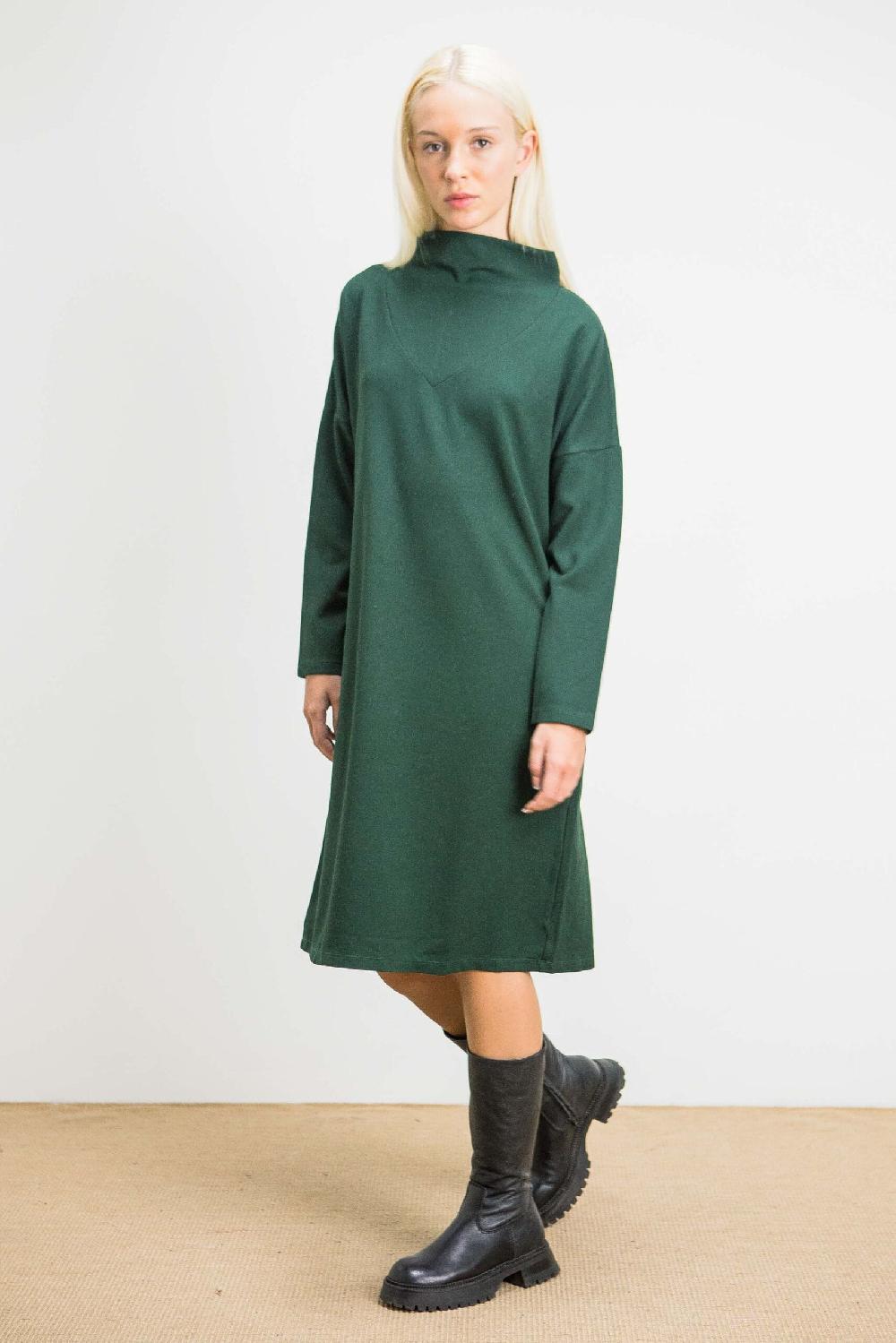 Pan Producto Básico Vestido Verde Botella Cuello Chimenea