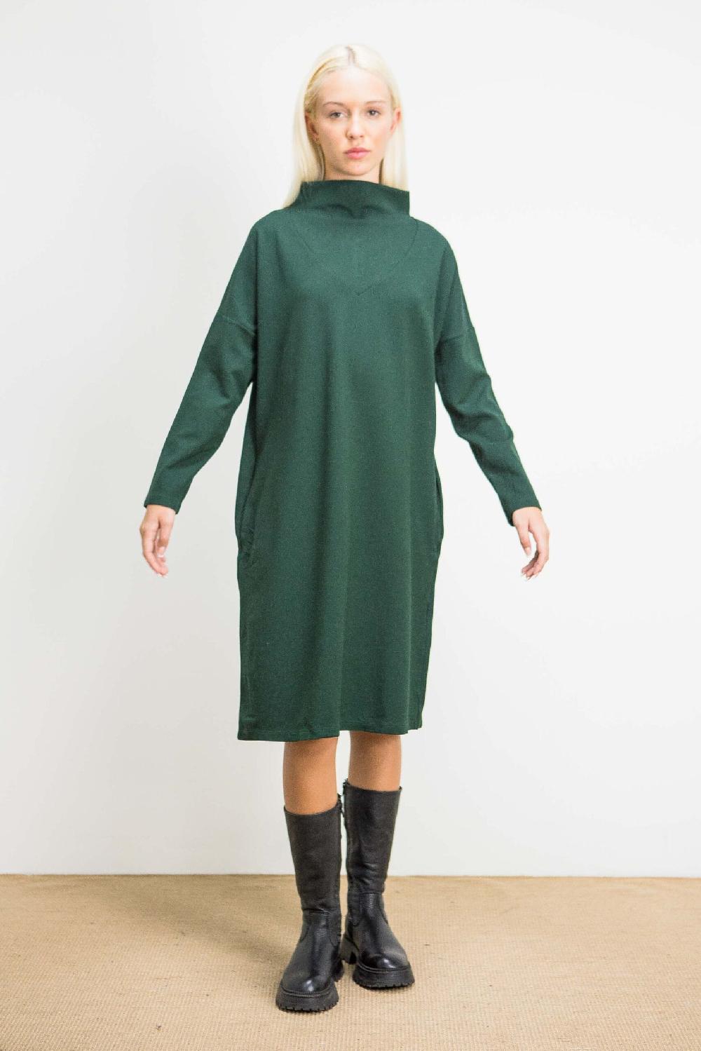 Pan Producto Básico Vestido Verde Botella Cuello Chimenea