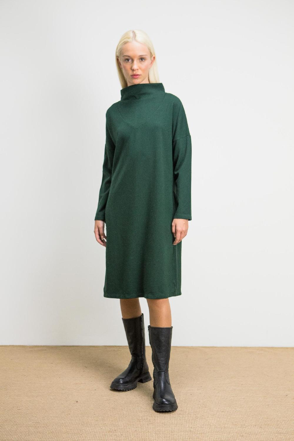 pan producto básico Vestido verde botella cuello chimenea