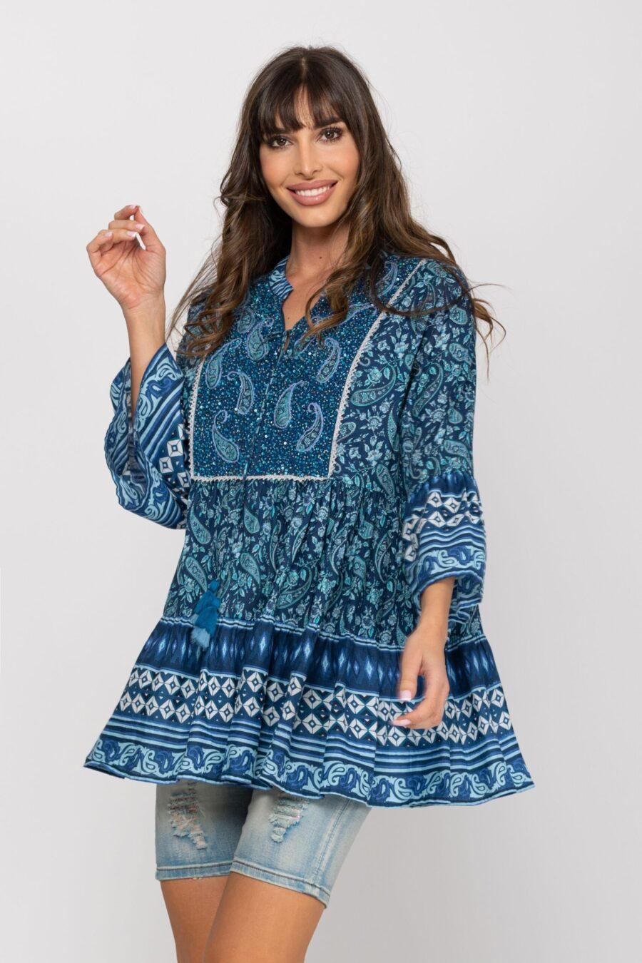 Peace&love By Calao TUNICA CON VARIOS ESTAMPADOS CON LA MISMA TONALIDAD CON CACHEMIRES BORDADOS EN EL CORTE DEL PECHO