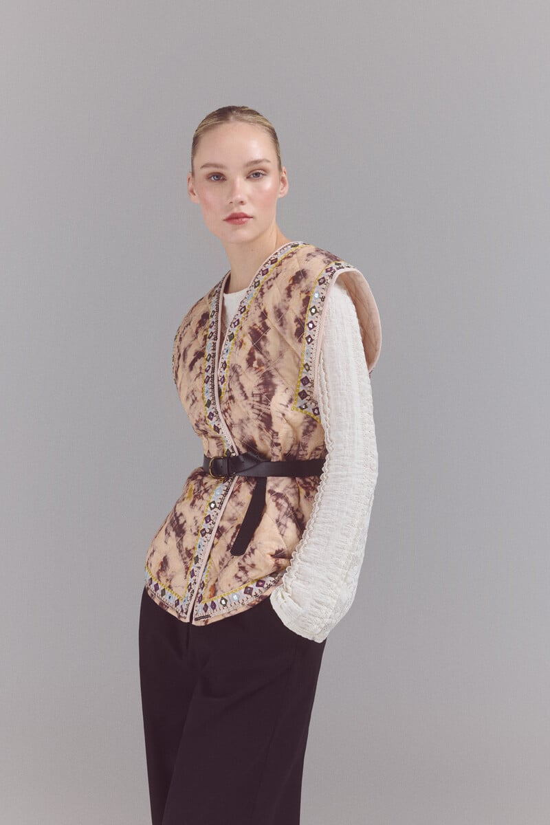 pedro del hierro Chaleco acolchado con detalles bordados